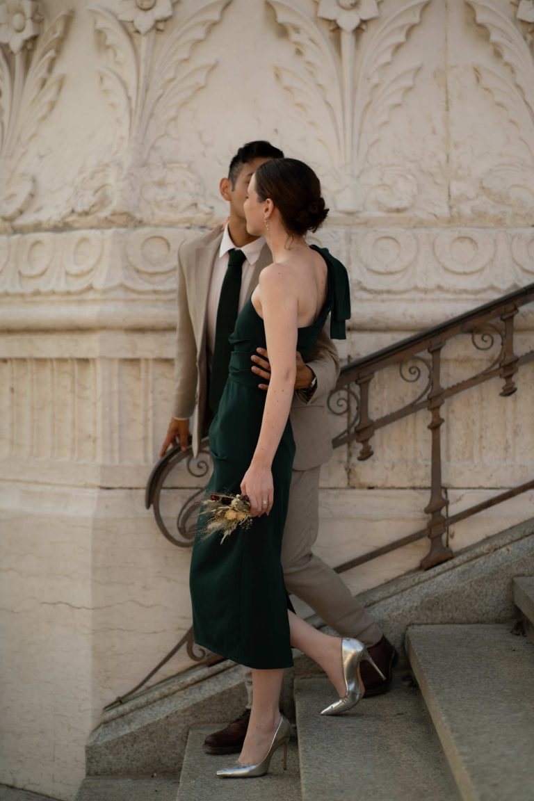 Couple dans un escalier