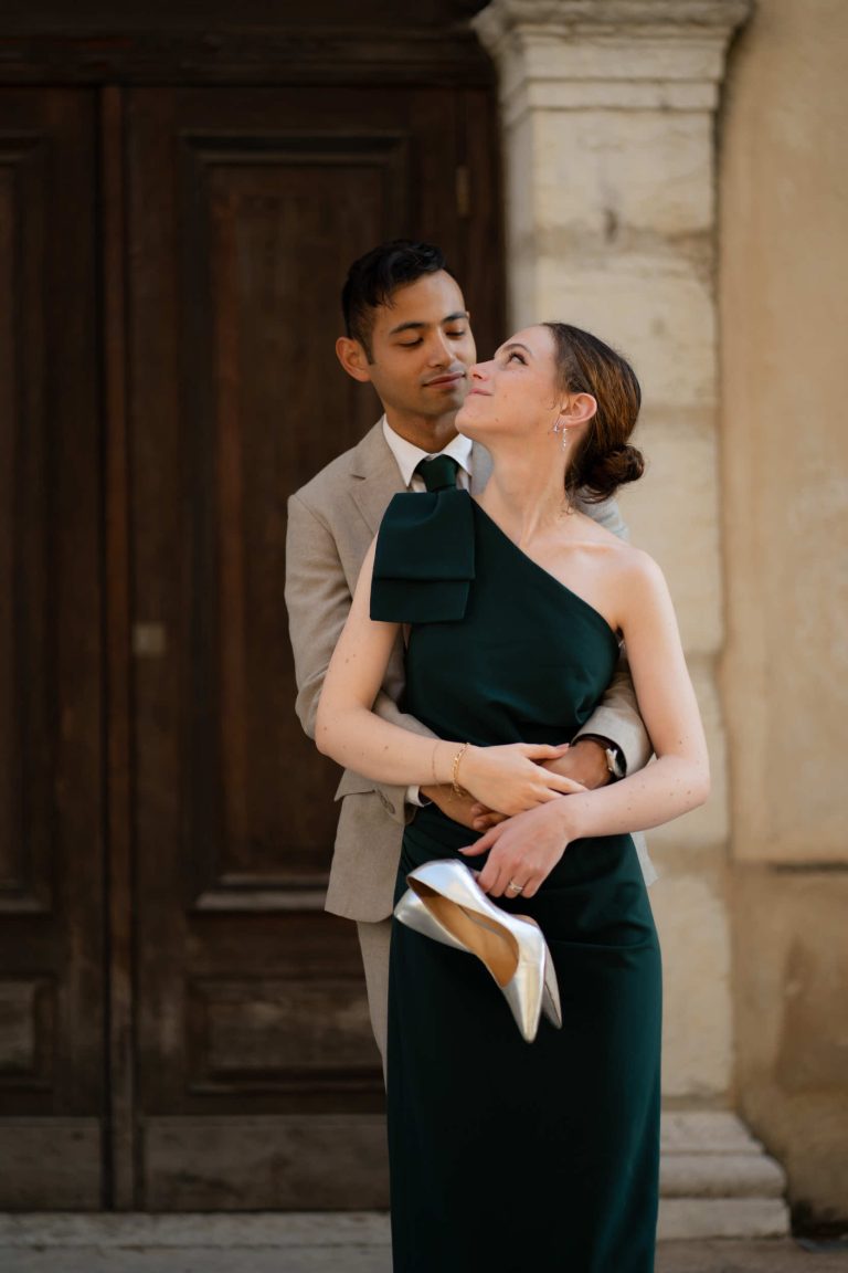 Couple au regard amoureux