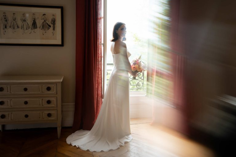 Un mariée pendant ses préparatifs