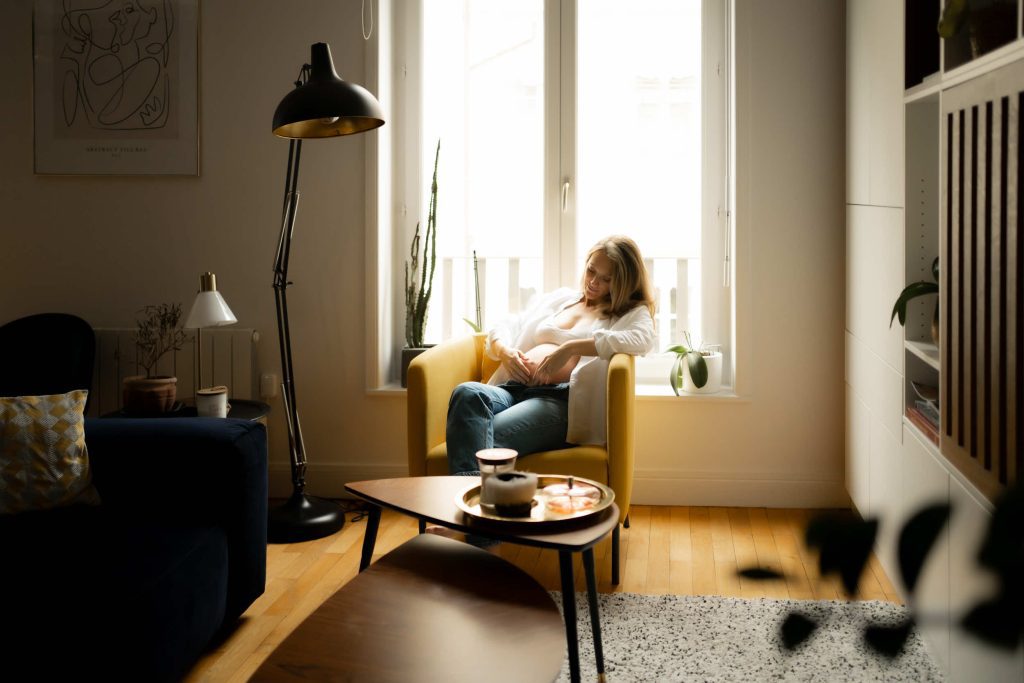 Future maman dans son fauteuil